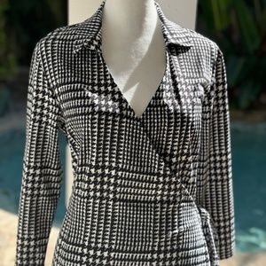 J. McLaughlin Houndstooth Wrap Dress in Catalina Fabric Size M (like new)